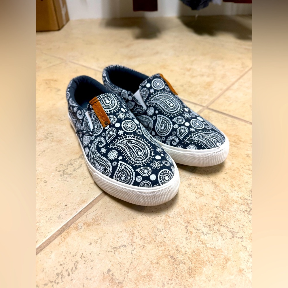 Lamo Paisley Slip-on Shoes
